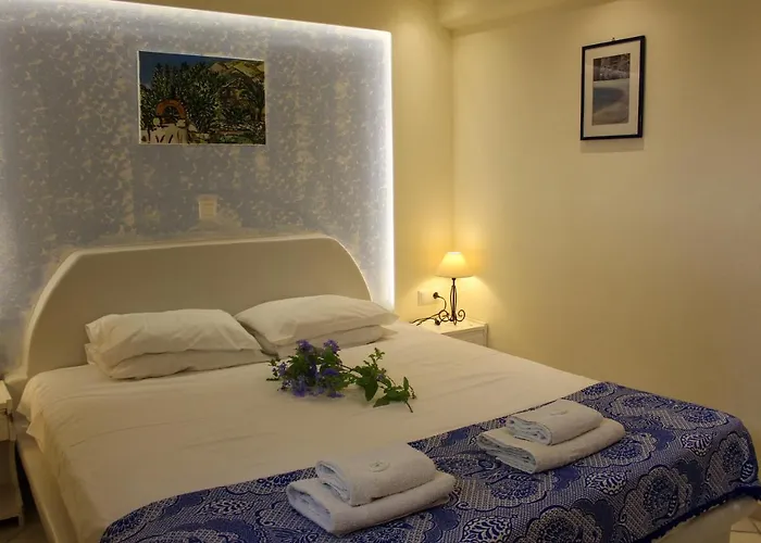 Sea View & Daire Agia Anna (Naxos)